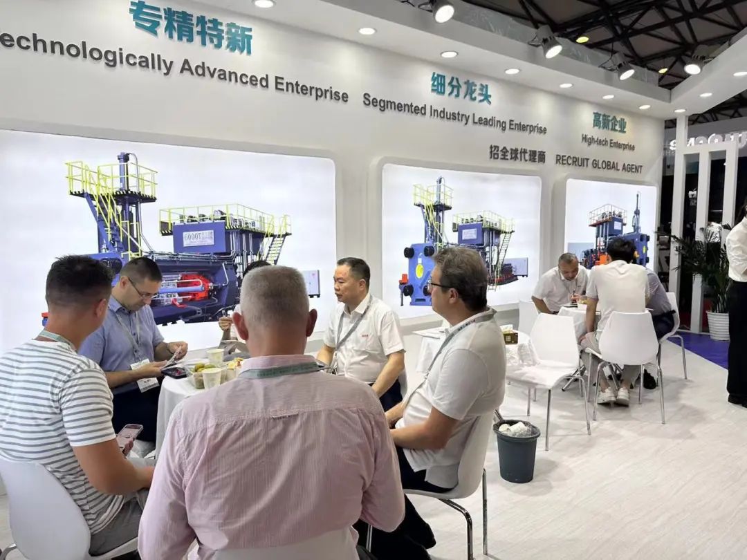 高效、節(jié)能、穩(wěn)定！萬(wàn)格士新型高端擠壓機(jī)上海鋁展備受矚目